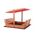 Zdjęcie drewnianej piaskownicy zamykanej z czerwonym daszkiem.